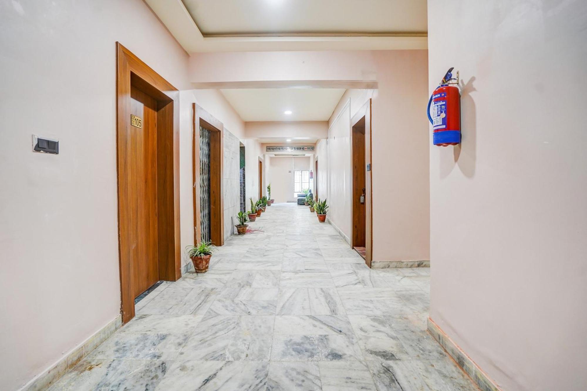 Hotel Super Collection O Ratan Lal Nagar Kanpur Esterno foto